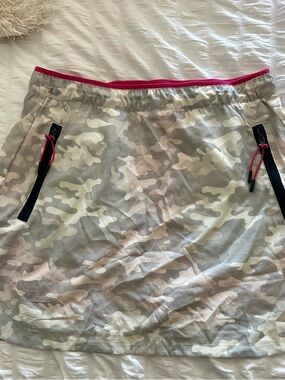 Women’s Camo Active Skort with Pink Trim